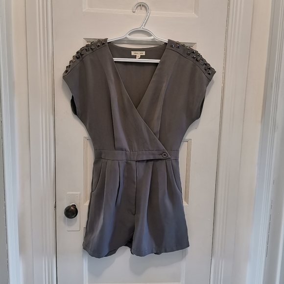 Light grey romper - Picture 1 of 2
